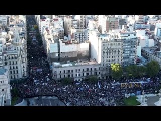 Il presidente argentino Miley vuole privare gli argentini dell'istruzione gratuita - circa 800mila persone sono scese in piazza