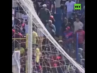 На утакмици у Парагвау полициа пуцала на фудбалере због судие