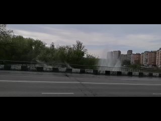 Коммунальный фонтан забил на Королёва в Ростове. У кого уже отключили воду? #новости #ростов #новостиростова