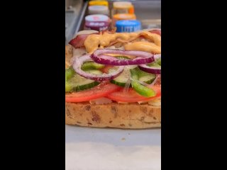 Делаем сэндвичи, как хочешь ты #subwayusolie #сабвэйусолье #сабвейусолье.