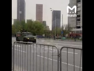 боевые машины едут к Красной площади