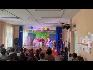 Мариупольский драмтеатр представил спектакль школьникам Мелекино