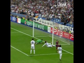 Месси забивает два мяча “Реалу“ (2011)
