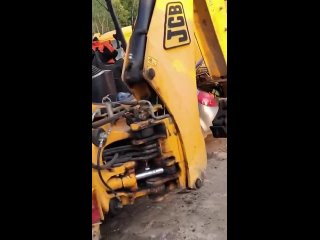 Ремонт экскаватора JCB 4CX. Выгорела проводка кабины в результате действий водителя.