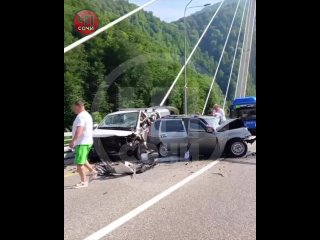 ⚡️Жуткая авария произошла несколько минут назад на вантовом мосту, по дороге с поселка Красная поляна, в районе поселка... (видео)