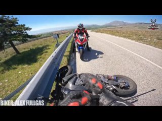 NEW BIKERS SHOULD WATCH THIS - Crazy Motorcycle Moments 0jRH6xcN1Fw.webm