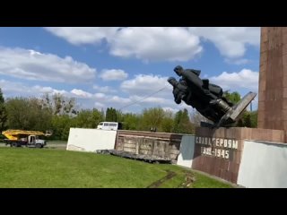 2024-04-28 Победа в Ровенской области - там местные власти снесли монумент, посвященный Победе в ВОВ 1