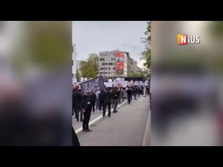 Hunderte von Islamisten demonstrieren in Hamburg, Deutschland.