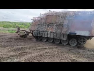 По полям, по полям, танк с мангалом едет к вам...Видео: bolshiepushki