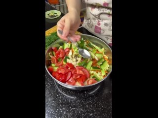 Свежий салат 🥗.MP4