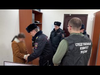 В Туркменском округе женщина обвиняется в истязании малолетней