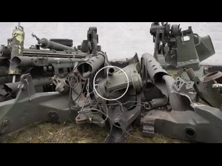 Video della Deutsche Welle sulla riparazione degli obici trainati americani M777 da 155 mm/39 in Ucraina. A causa della mancanza