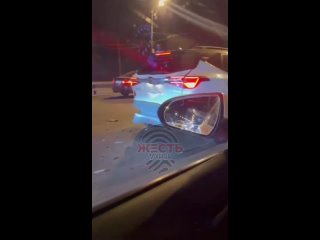 Вчера ночью на Уфимском шоссе рядом с Нахальным перекрёстком произошло ДТПНа видео видно, как в люке автомобиля Chery Tiggo ед