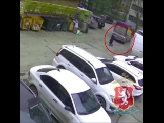 В Екатеринбурге водитель фургона при движении задним ходом сбил женщину