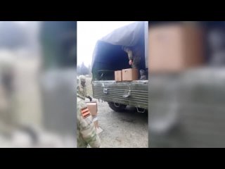 Росгвардейцы доставили гуманитарную помощь в одну из школ ДНР