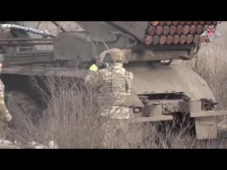 Расчет РСЗО Град 50-го самоходного артиллерийского полка нанес удар по выявленным огневым позициям и объектам украинских нацио