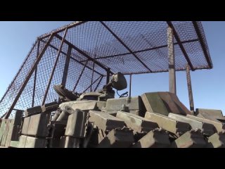 Танки Т-80БВМ ГрВ Восток уничтожают опорные пункты ВСУ на Южно-Донецком направлении СВО