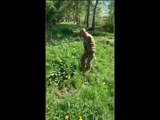 #СВО_Медиа #ЗеРадаА вот и видео конфликтаУмный полицай вначале видео собрал гильзы .