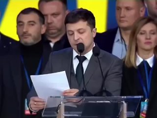 Зеленский распекает Порошенко за войну, коррупцию и пенсии