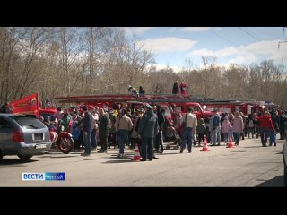 В барнаульском парке Юбилейный сотрудники МЧС устроили большой праздник.