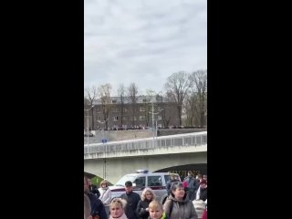 El 9 de mayo, en la frontera entre Rusia y Estonia, los habitantes de Narva e Ivangorod celebran por tercer ao diversos actos e