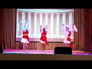 Греческий танец с паллами