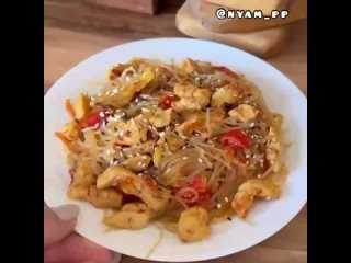 Фунчоза с курицей и овощами