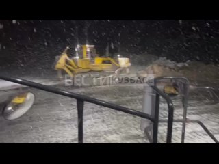 ️ Всю ночь шёл снег в Прокопьевске, а в Кемеровском округе даже начали лепить снеговиков