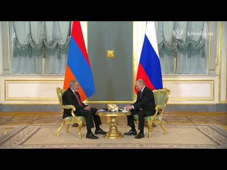 Vladimir Putin ha incontrato il primo ministro armeno Nikol Pashinyan al Cremlino