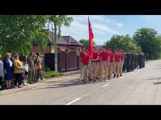 Парад ПобедыЮнармейцы отряда Беркут отдали дань уважения ветерану.