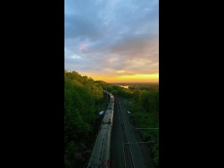 Поезд и Белая на закате .