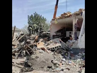 До 11 увеличилось число жертв удара ВСУ по жилым домам в Токмаке, сообщил Евгений Балицкий