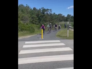 ⚡ В  США  все  чаще  звучат  тревожные  заявления  о  поведении  Джо  Байдена,  которое,  как  считают  некоторые, ... (видео)