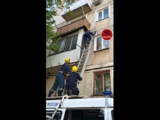 В Севастополе спасатели через балкон спасли пенсионерку и предотвратили взрыв