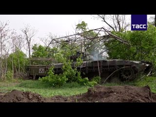 Specialists from the fuel and lubricants service of the Vostok group of troops provide fuel to equipment in the South Donetsk