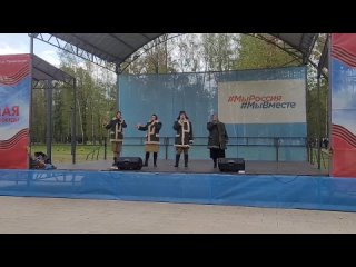 9 мая...праздник..концерт  в городском  парке..05