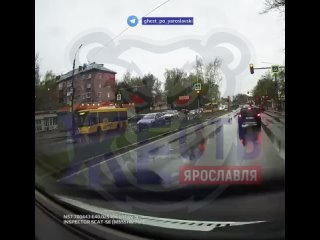 Сбили девочку на пешеходном переходе: появилось видео момента ДТП в Заволжском районе Ярославля