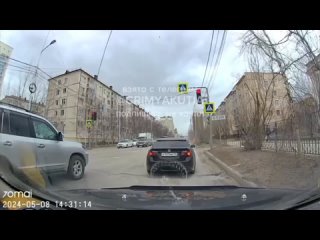 ГИБДД оштрафовала водителя маршрутки, проехавшего на красный сигнал светофора