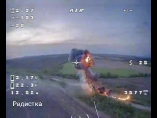 После попадания FPV-дрона БМП ВСУ превратилась в огненный шар