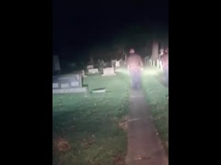 крик на кладбище напугал полицейских