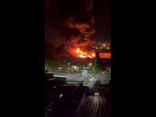 Момент ударов ракет по складам в Одессе и огромный пожар.