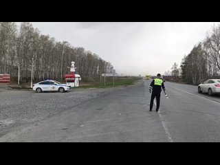 Наряд ДПС на 75 км автодороги Тюмень-Ялуторовск-Ишим-Омск в Ялуторовском районе,  вблизи площадки для отдыха грузовых автомобил