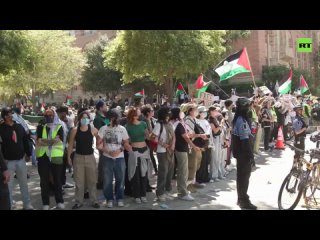 Palestine & Israel supporters clash as rival protests erupt at UCLA campus