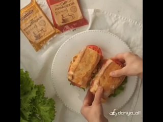 Сэндвичи с курицей и сыром на завтрак или перекус
