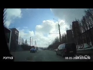 Момент аварии с отлетевшим колесом в Мурманске