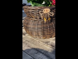 Видео от Кашпо из ротанга Цветочное лукошко