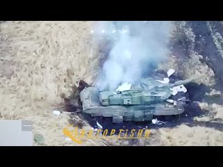 Добивание шведского танка Stridsvagn 122 российскими “Ланцетами“