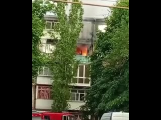 В Азове на улице Кондаурова, 40 сгорела квартира. (видео)