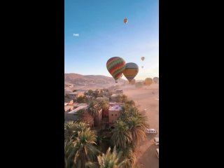 Watch the breathtaking view of hot air balloons at sunrise in Luxor(MP4).mp4