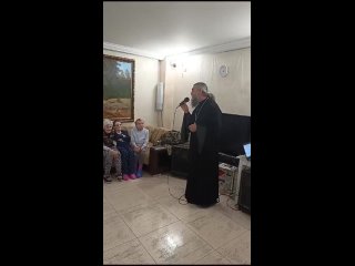 О. Сергий Учанейшвили поёт свою песню Мамочка моя в социальном доме в Юкках на Вербное воскресение  г.